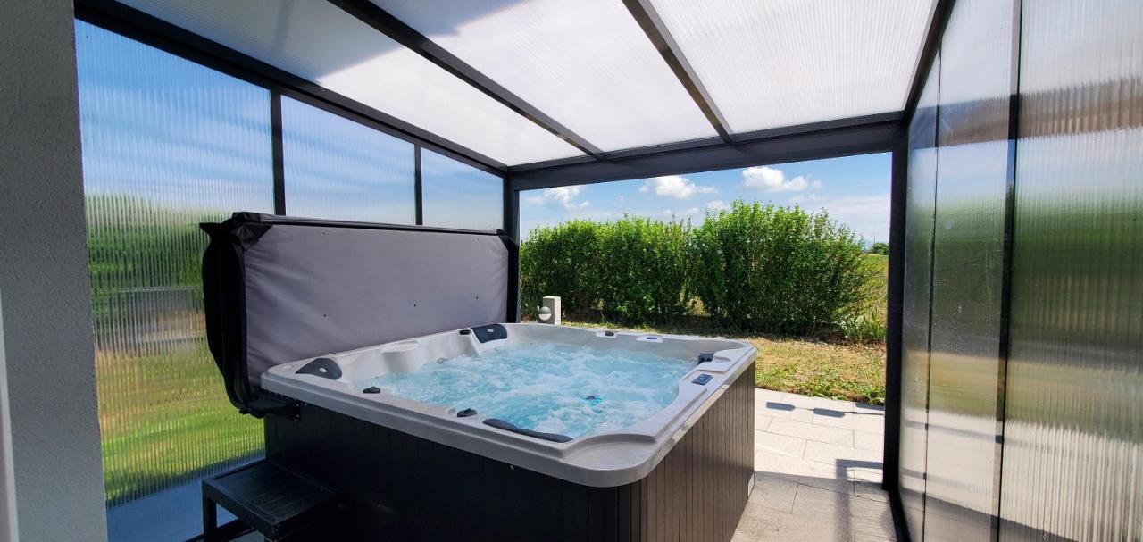 Hôtel AOG PRESTIGE Privat SPA Jacuzzi Sauna Parking, Colmar Muntzenheim Extérieur photo